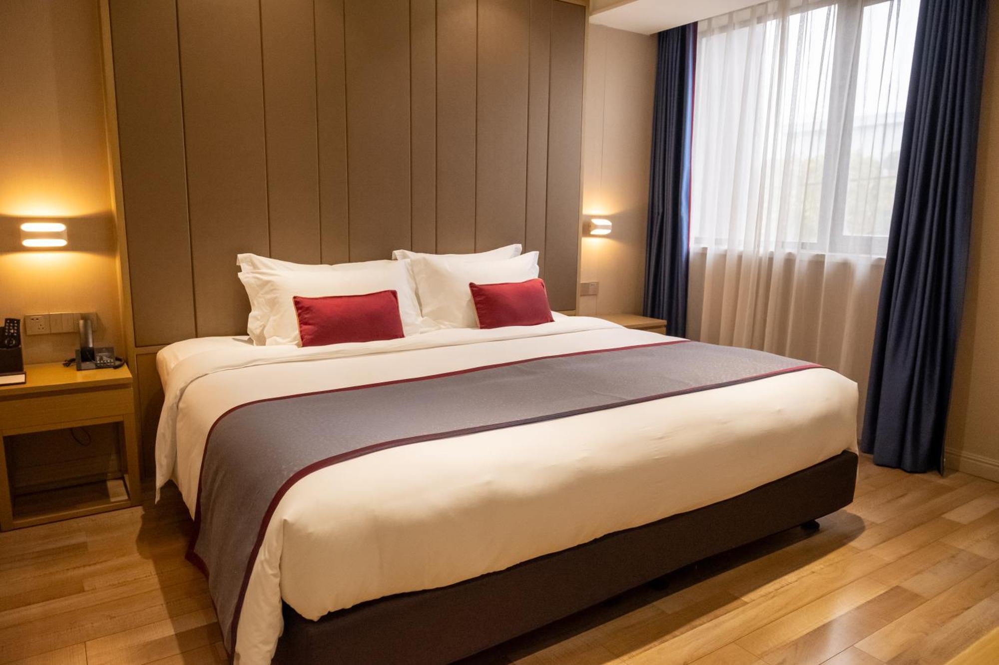Shanghai-Deco Hotel-Free Shuttle Bus To Pudong Airport And Disneyland Екстер'єр фото