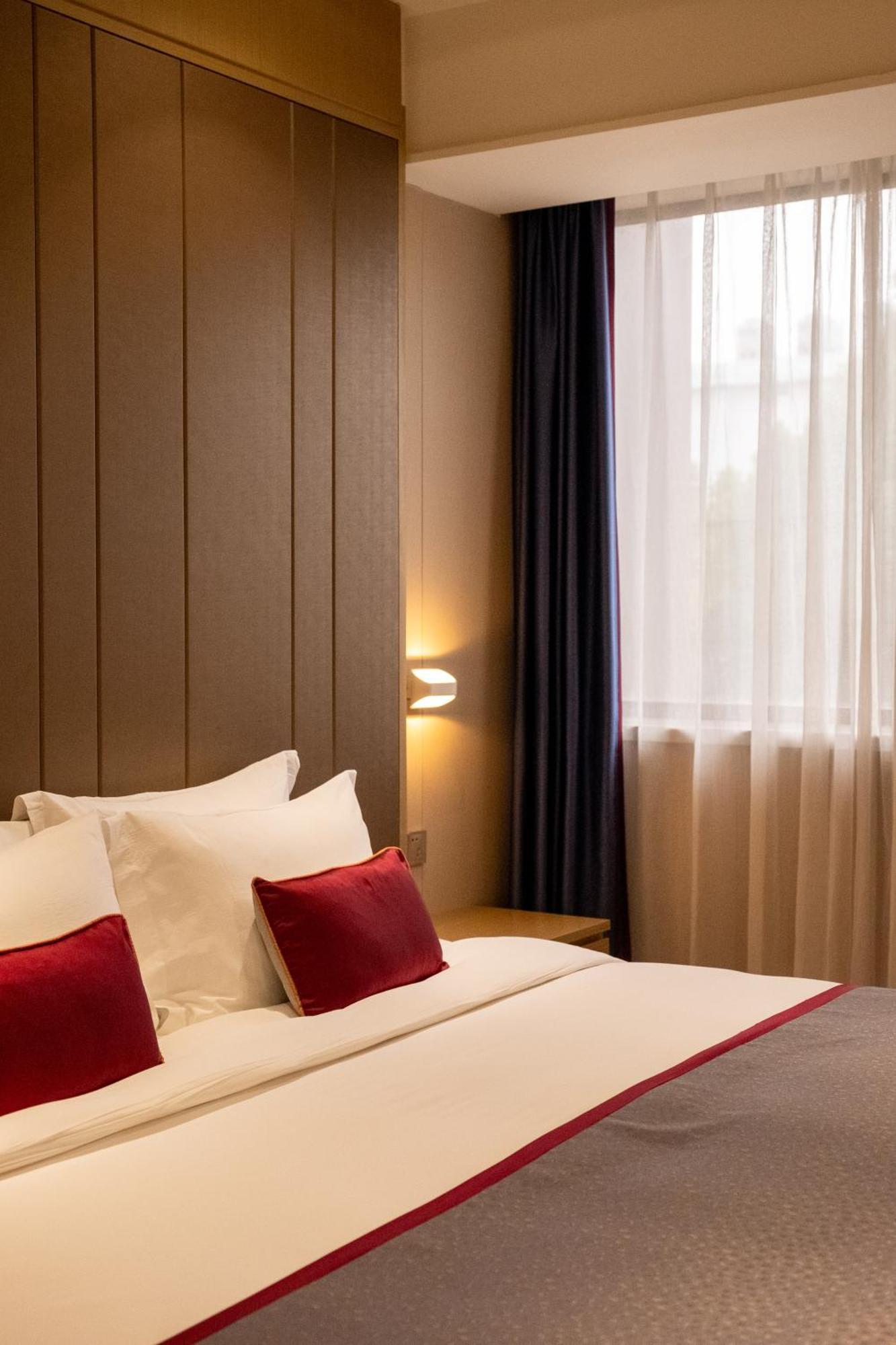 Shanghai-Deco Hotel-Free Shuttle Bus To Pudong Airport And Disneyland Екстер'єр фото