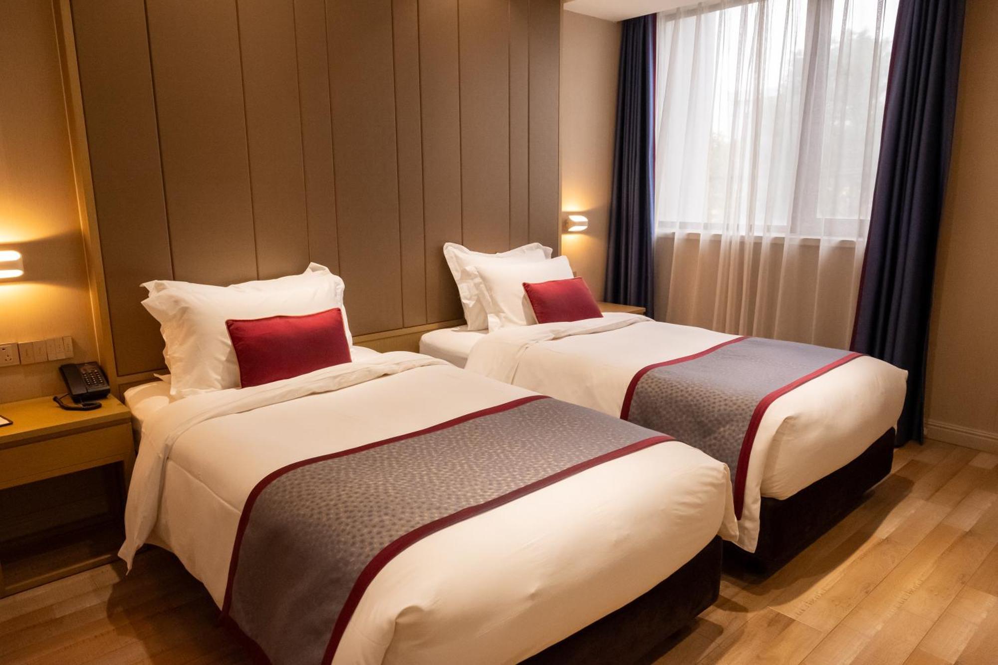 Shanghai-Deco Hotel-Free Shuttle Bus To Pudong Airport And Disneyland Екстер'єр фото