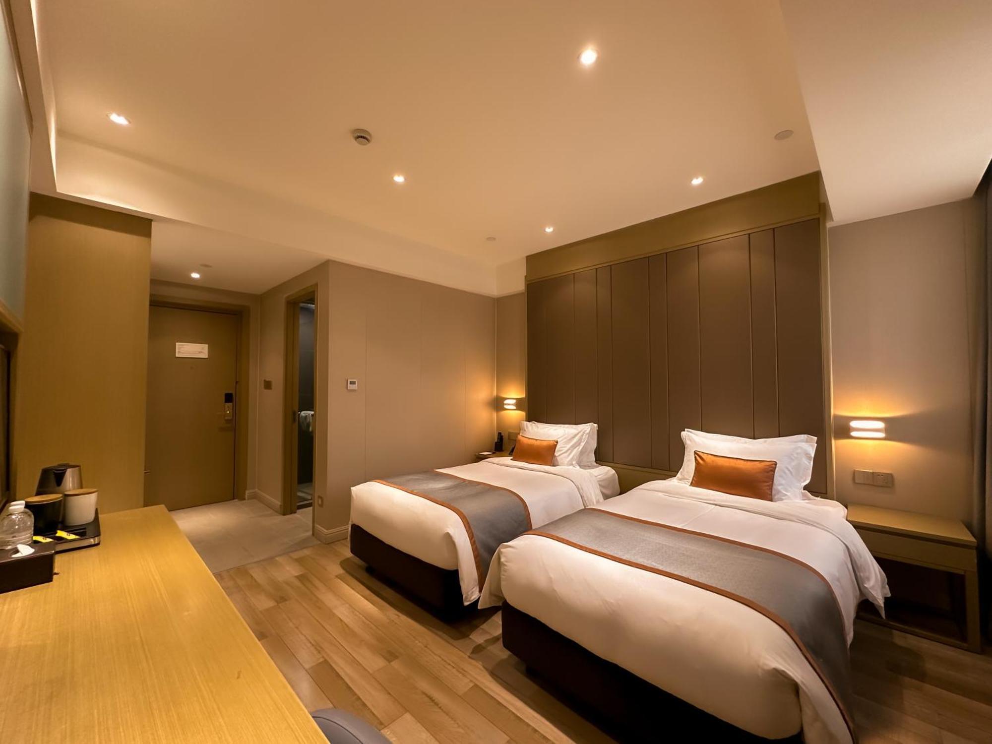 Shanghai-Deco Hotel-Free Shuttle Bus To Pudong Airport And Disneyland Екстер'єр фото