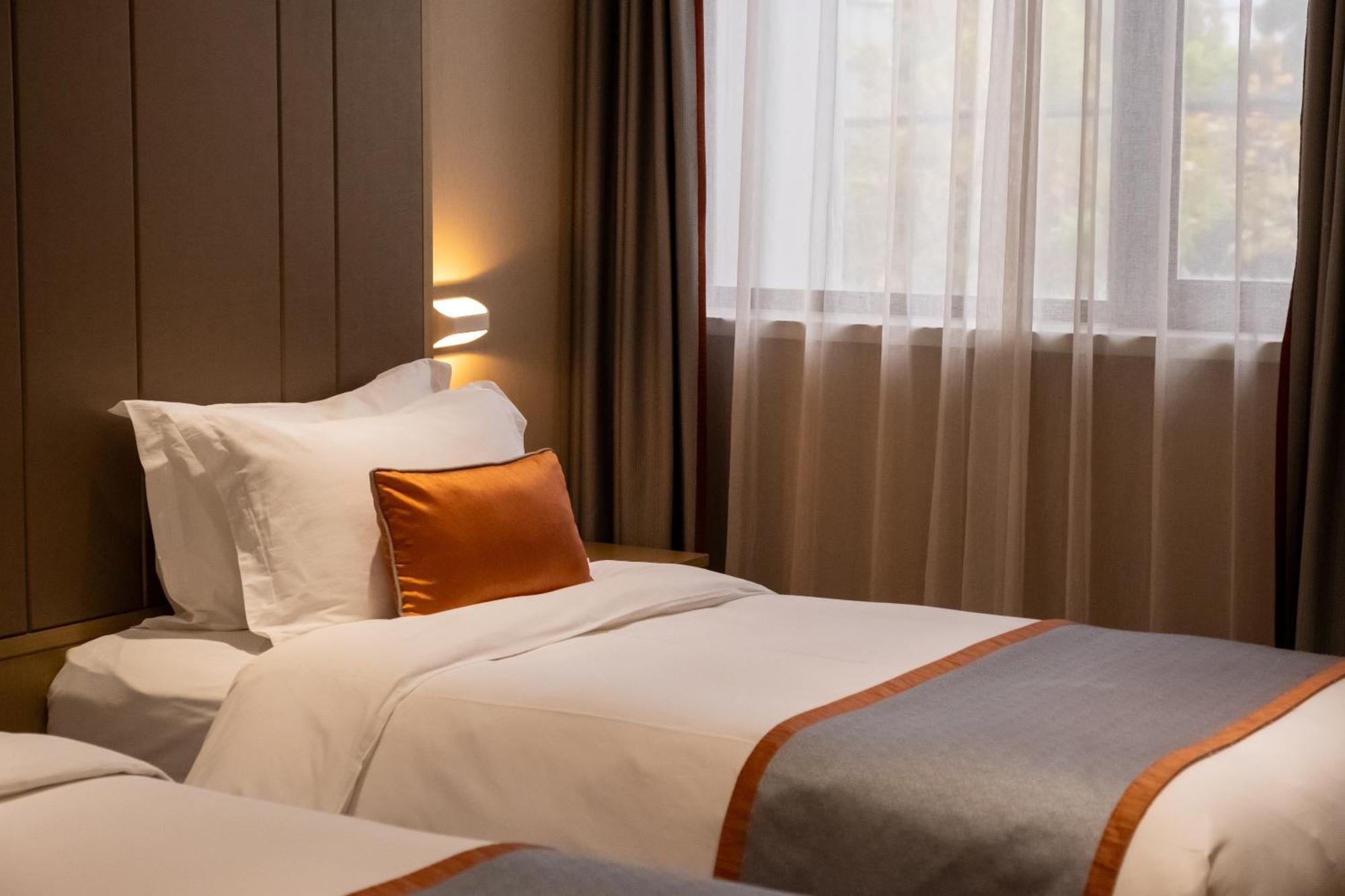 Shanghai-Deco Hotel-Free Shuttle Bus To Pudong Airport And Disneyland Екстер'єр фото