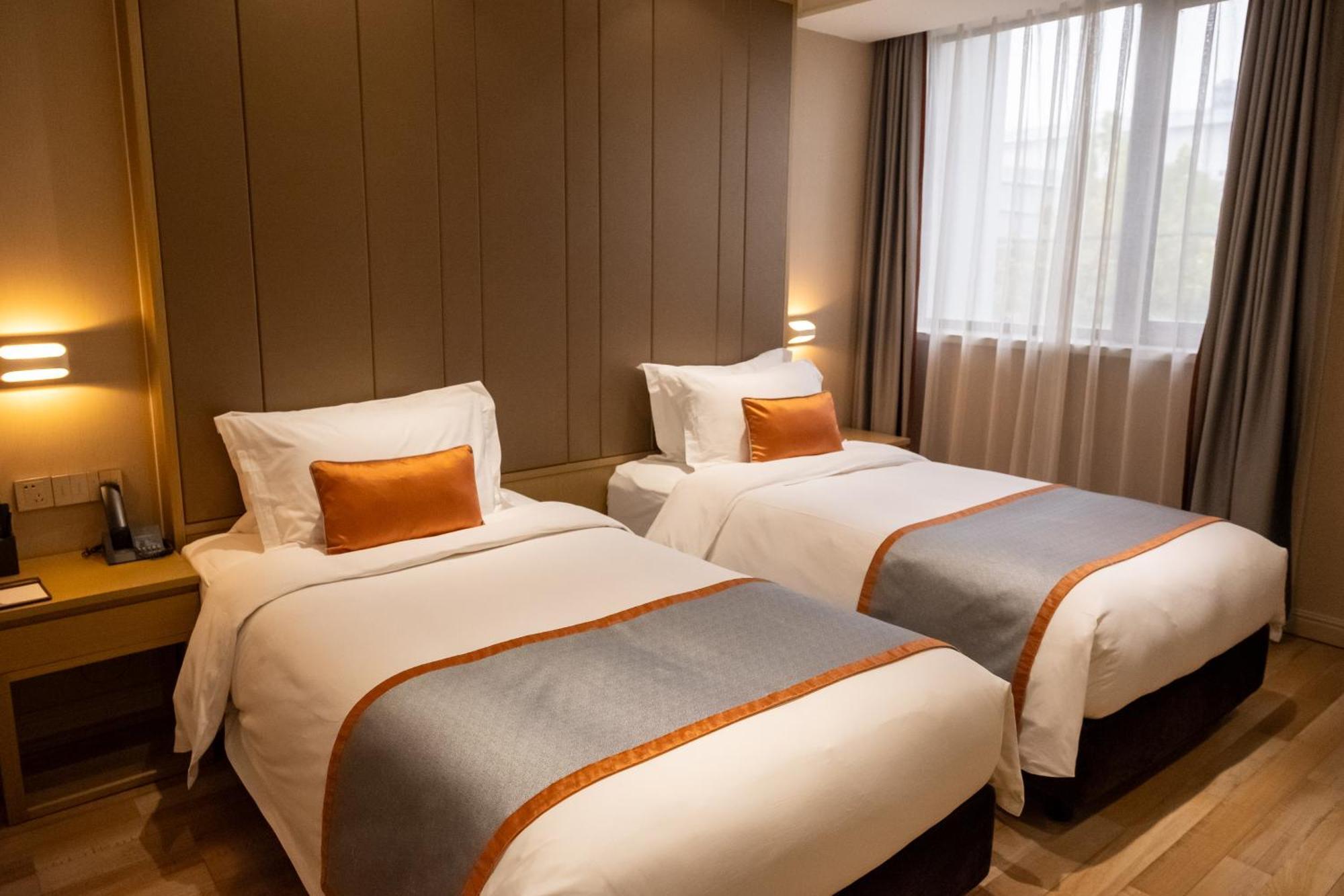 Shanghai-Deco Hotel-Free Shuttle Bus To Pudong Airport And Disneyland Екстер'єр фото