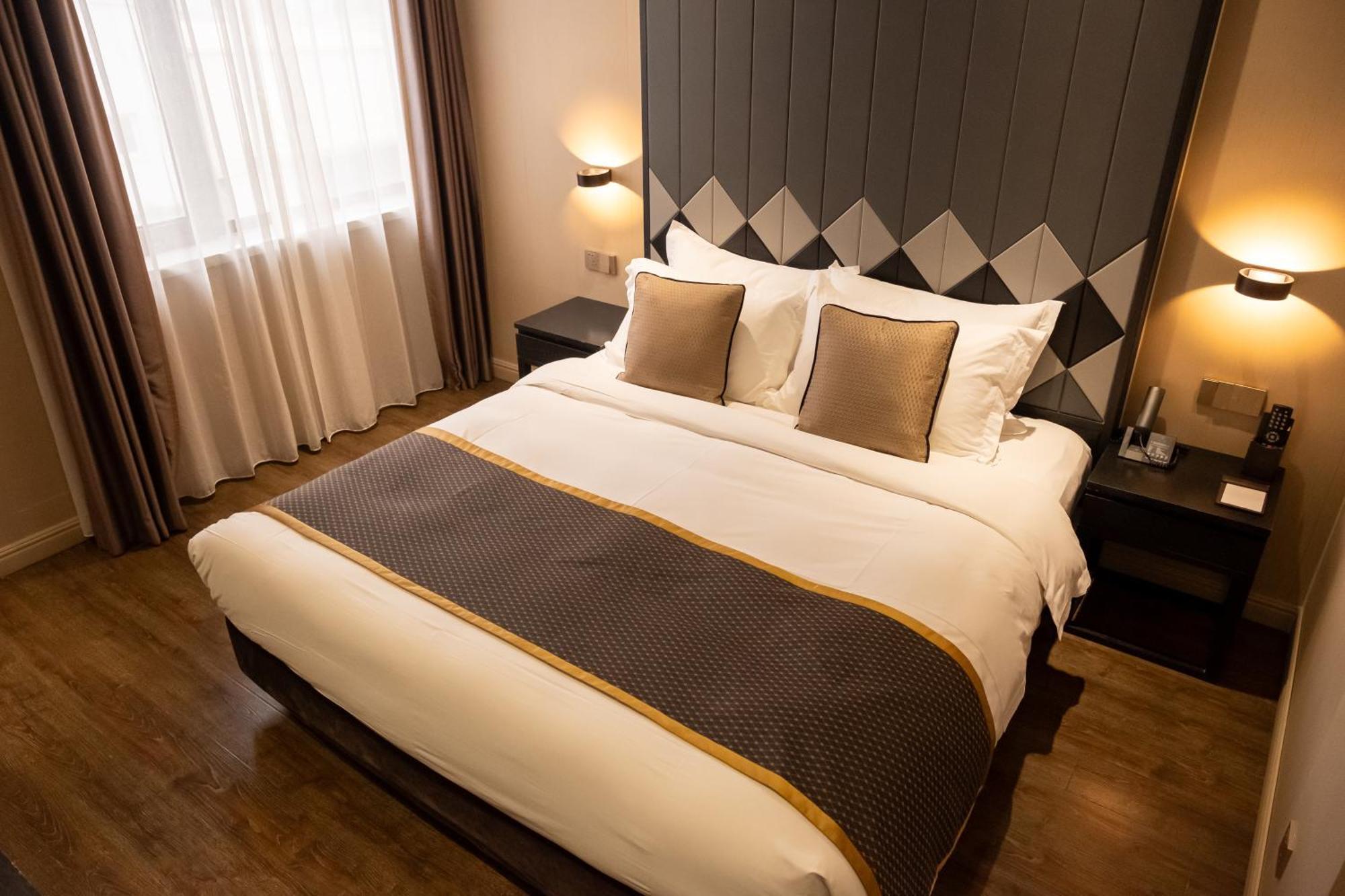 Shanghai-Deco Hotel-Free Shuttle Bus To Pudong Airport And Disneyland Екстер'єр фото