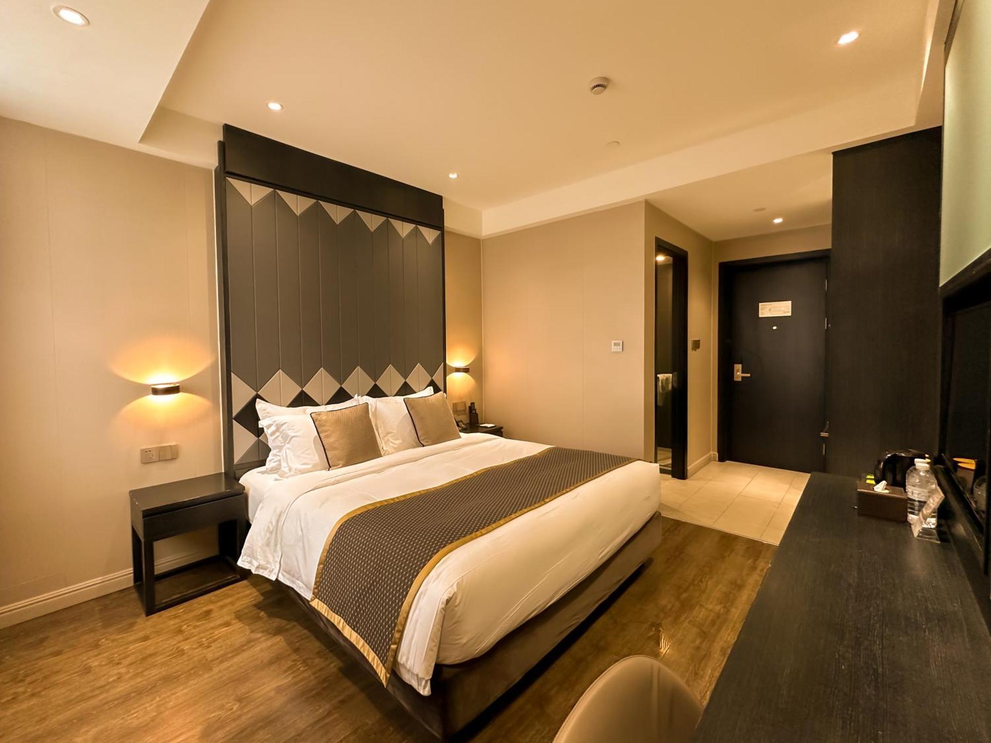 Shanghai-Deco Hotel-Free Shuttle Bus To Pudong Airport And Disneyland Екстер'єр фото