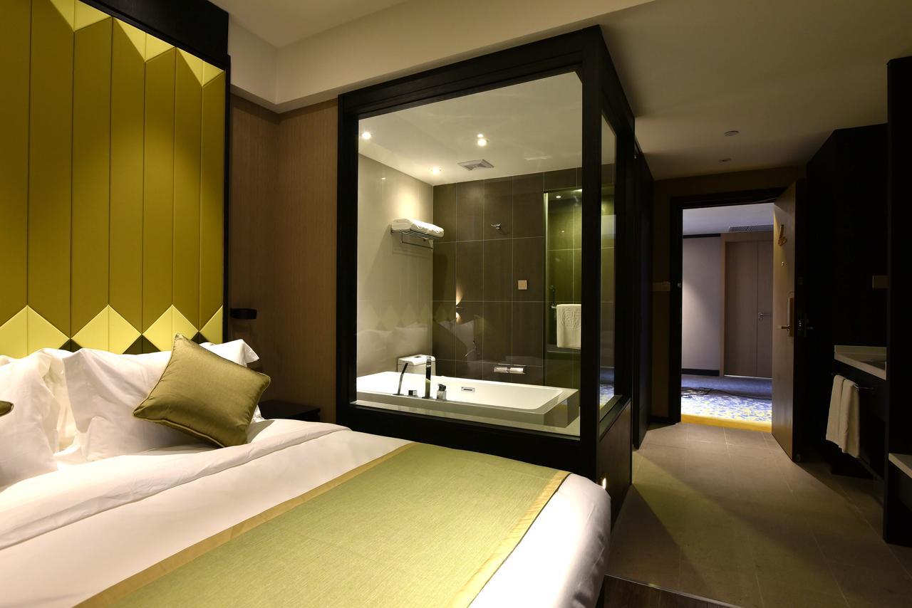 Shanghai-Deco Hotel-Free Shuttle Bus To Pudong Airport And Disneyland Екстер'єр фото