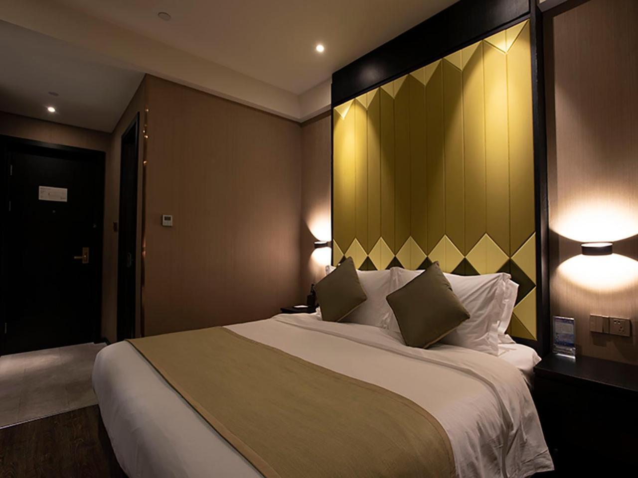 Shanghai-Deco Hotel-Free Shuttle Bus To Pudong Airport And Disneyland Екстер'єр фото